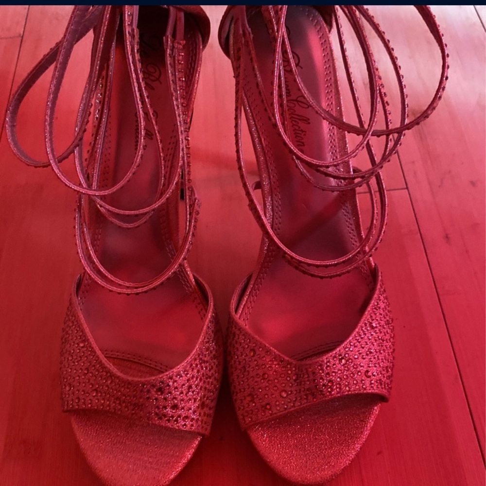De blossom open toe shoes. Women size 11.